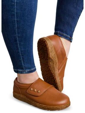 Women's The Hickory Flat by Comfortview in Cognac (Size 8 M)
