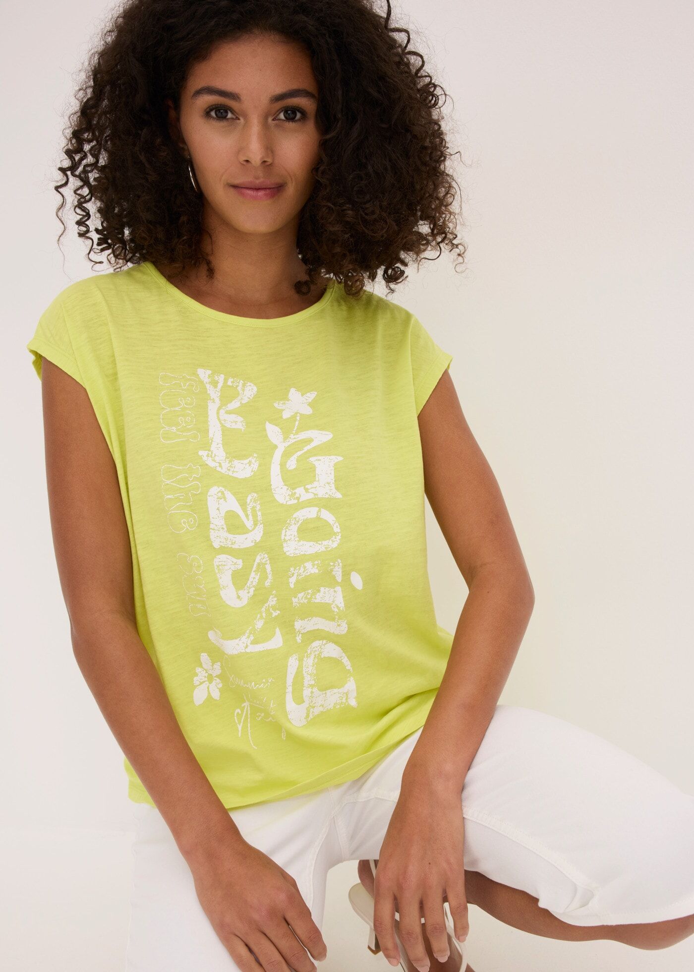 Longshirt BONPRIX, Damen, Gr. 44/46 (L), gelb (zitrusgelb), Obermaterial: 100% Baumwolle, slim fit, Shirts Longshirt, aus Baumwolle, mit modischem Druck, Slim Fit, Kurzarm-Design