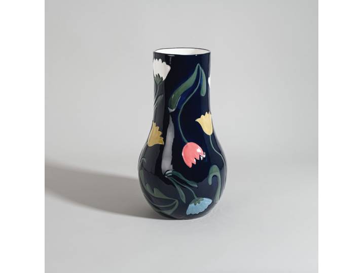 Steingutvase mit blauem, rosa und grünem Blumenmuster, H 35 cm