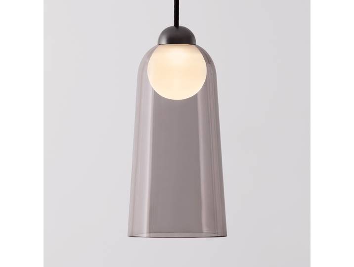 Suspension Dione type A Ø 10cm Noir/Noir Matériau : Verre, Métal Surface en métal : Laqué Type de métal : Aluminium Type de verre : Verre fumé