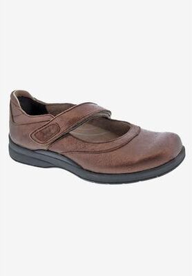 Women's Drew Endeavor Flats by Drew in Dusty Brown Leather (Size 6 N)