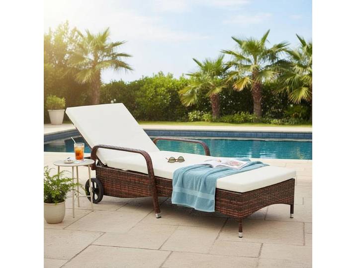 Chaise longue en osier marron avec coussin crème et roulettes, dossier réglable, chaise longue d'extérieur imperméable, mobilier de jardin moderne