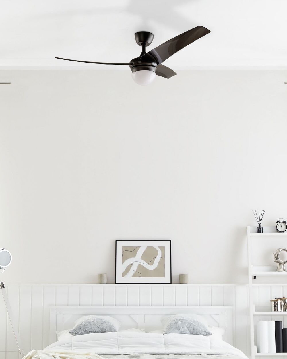Beliani Ventilador de techo con luz  con mando negro