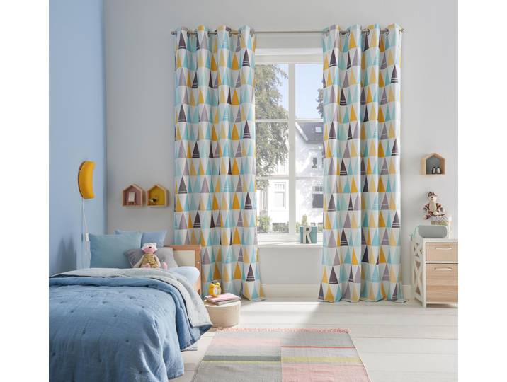 Verdunkelungsvorhang GOODPRODUCT Dreieck Gr. 1, bunt, B:135cm H:145cm, Polyester, Gardinen, Verdunkelungsvorhang, einseitig mit Dreiecken bedruckte Kindergardine, blickdicht