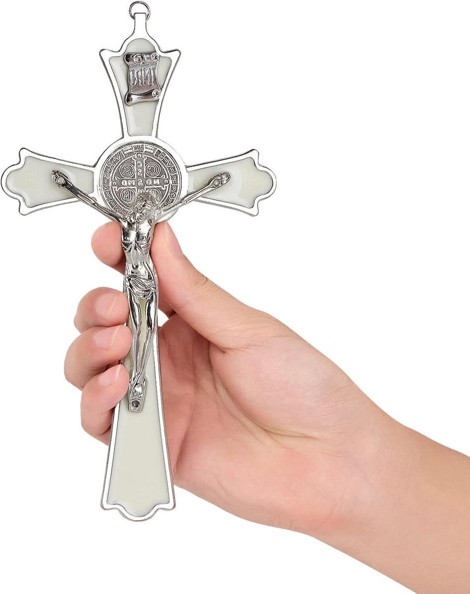 Kruisbeeld Muurdecoratie met Sint Benedictus Medaille - Romig Wit - 20 cm
