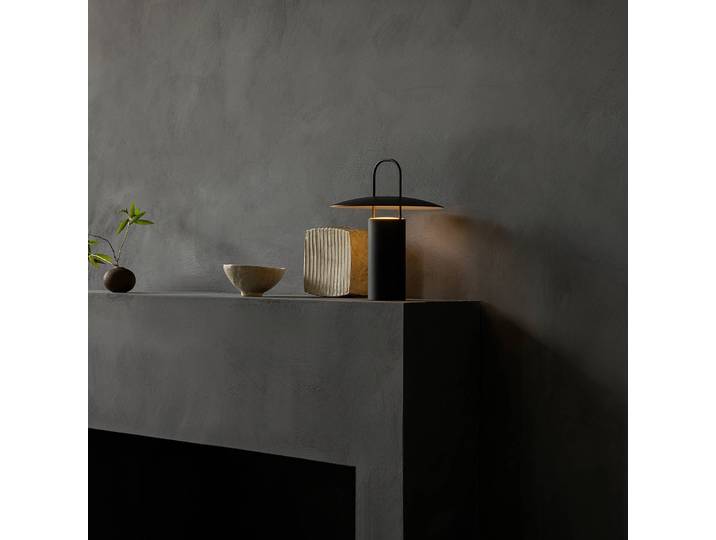 Audo Copenhagen Ray LED-Tischleuchte, tragbar, schwarz Ray, dimmbar, schwarz, für Wohn- / Esszimmer, Aluminium, Design