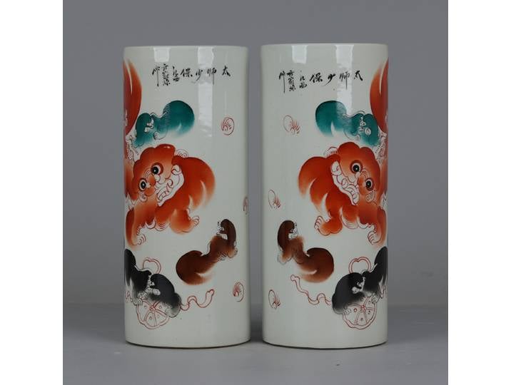 Une paire de Vases cylindriques, boîtes à chapeaux de Lions rouges, Vase chinois en porcelaine de la dynastie Qing, porcelaine Antique