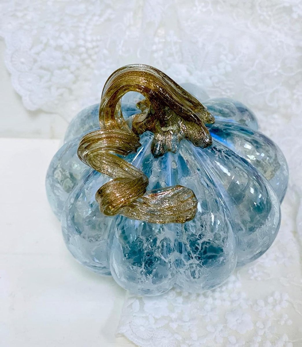 Handgemaakt blauw glazen pompoen beeldje van geblazen kristal als decoratief tafelornament