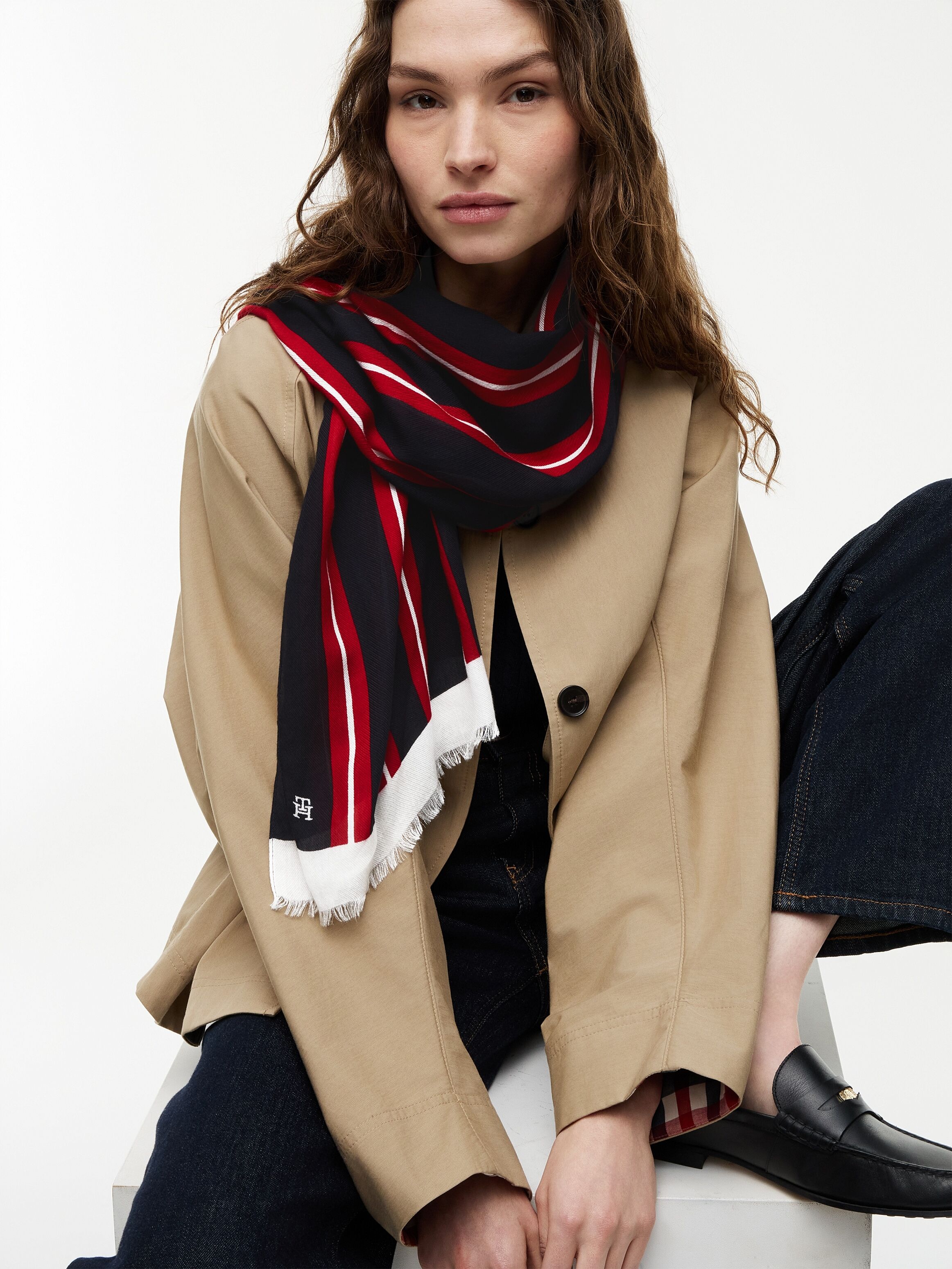 Modeschal TOMMY HILFIGER "TH ELEVATED CHIC SCARF", Damen, rot (rwb stripe), Web, Baumwollmischung, Modetücher Modeschal rwb stripe Einheitsgröße