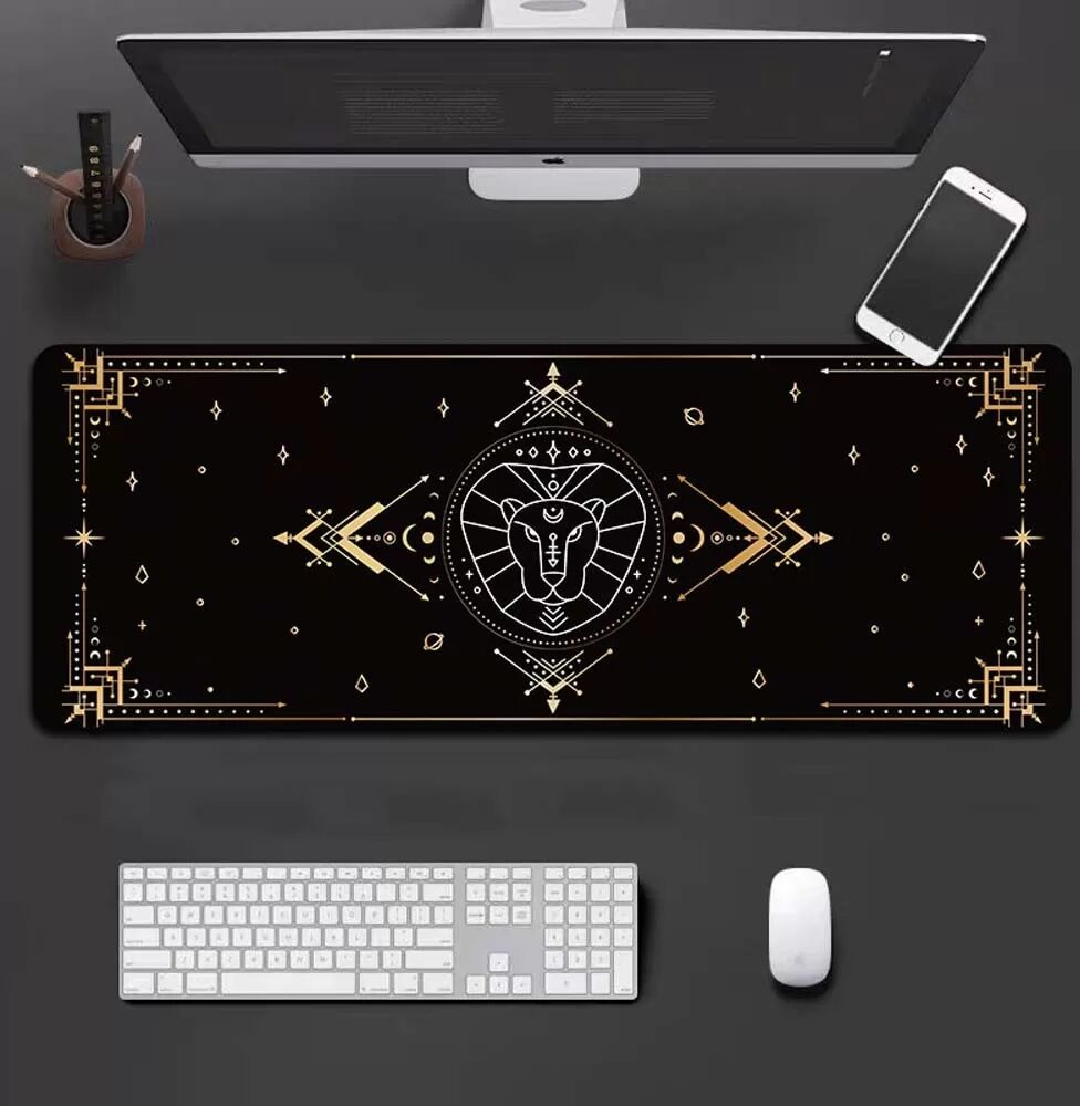 INF Sternzeichen-Tastaturmatte Löwe (mit Rand) - Großes, schwarzes Gaming-Mauspad