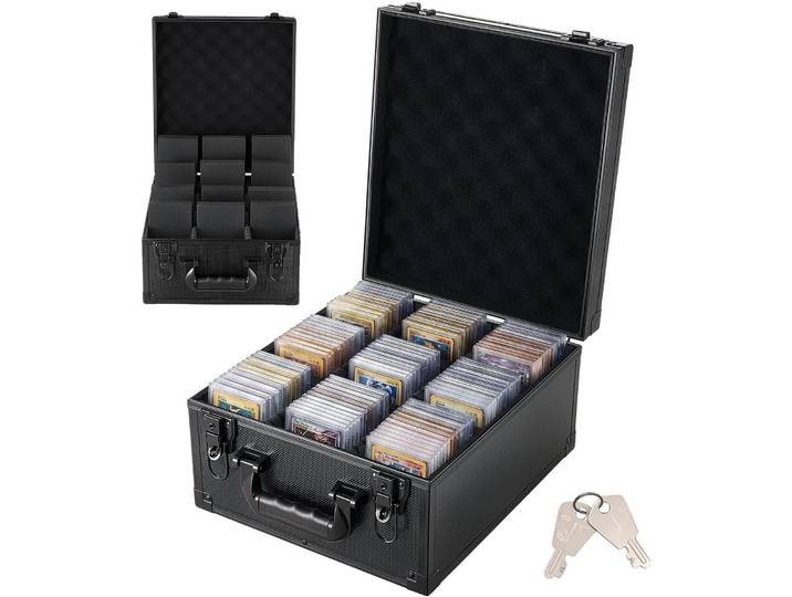 Boîte de rangement pour cartes à collectionner VEVOR\, modèle pour 150 cartes encapsulées\, de couleur noire. Adaptée pour 100 cartes SGC\, 80 cartes BGS\, 500 cartes dans des pochettes de protection (toploaders) ou plus de 999 cartes non encapsulées. Dispose de 3 rangées\, d'une poignée de transport\, de 12 compartiments séparés et est livrée avec une clé