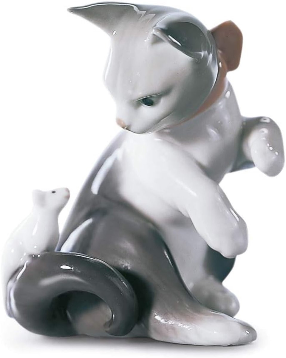 Wit porseleinen beeldje van katten en een muis voor decoratie