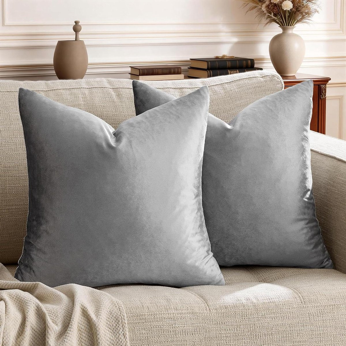 Set van 2 donkergrijze fluwelen decoratieve kussenslopen