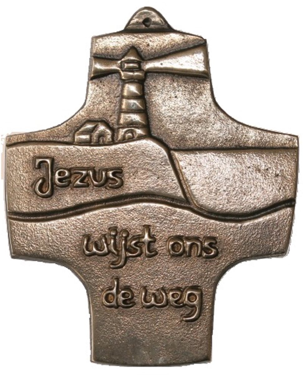 Kruis Jezus wijst weg in brons voor op tafel