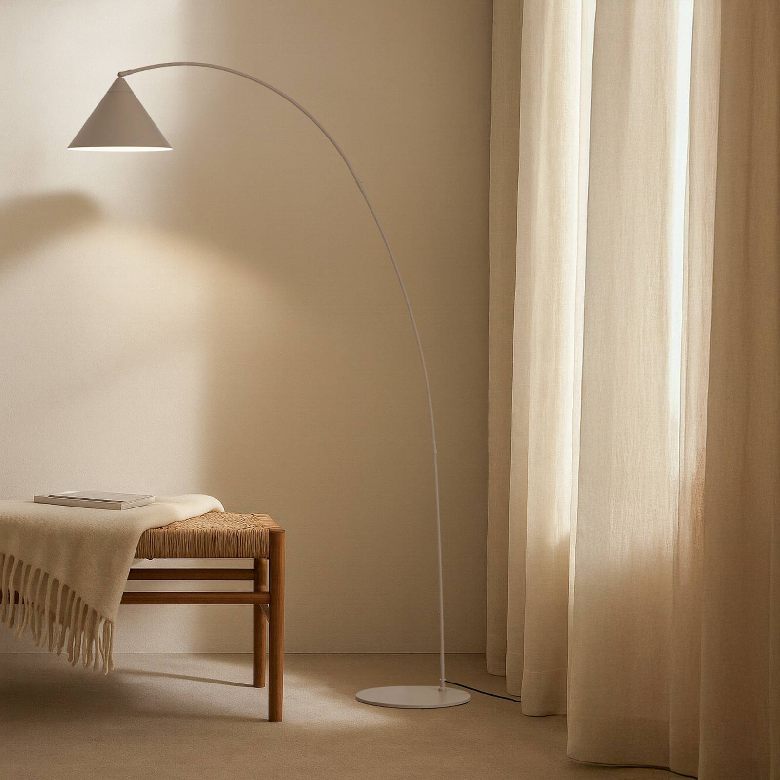 Floor Lamp Triangolo Lindby, Cream / amber, Living / Dining Room, metal, Modern, Floor Lamp