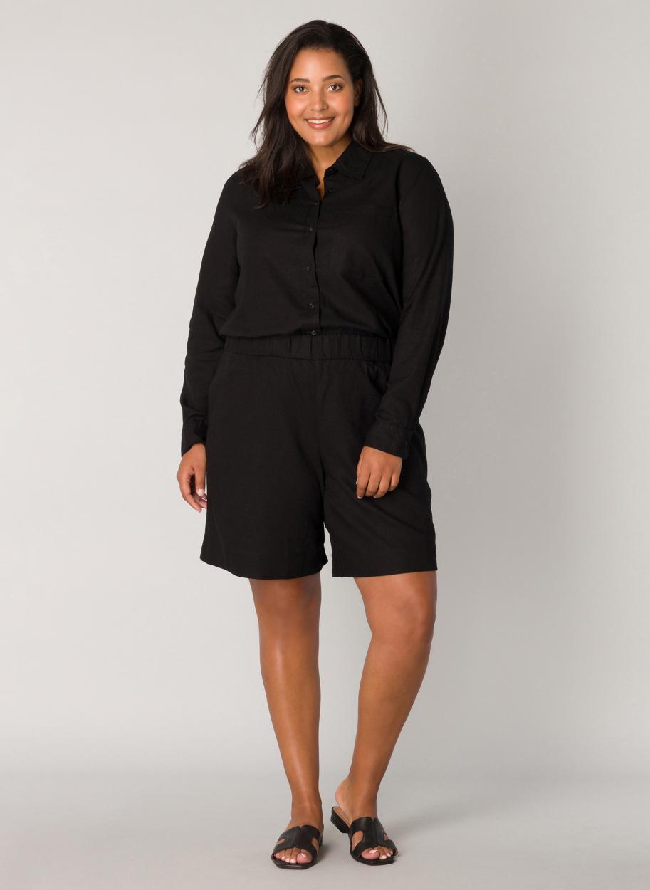 BASE LEVEL CURVY Yardan Shorts - Black