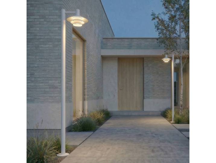 Lucande LED-Außenleuchte Montaro, weiß, 220 cm, IP54 Montaro, weiß / opal, Aluminium, Modern