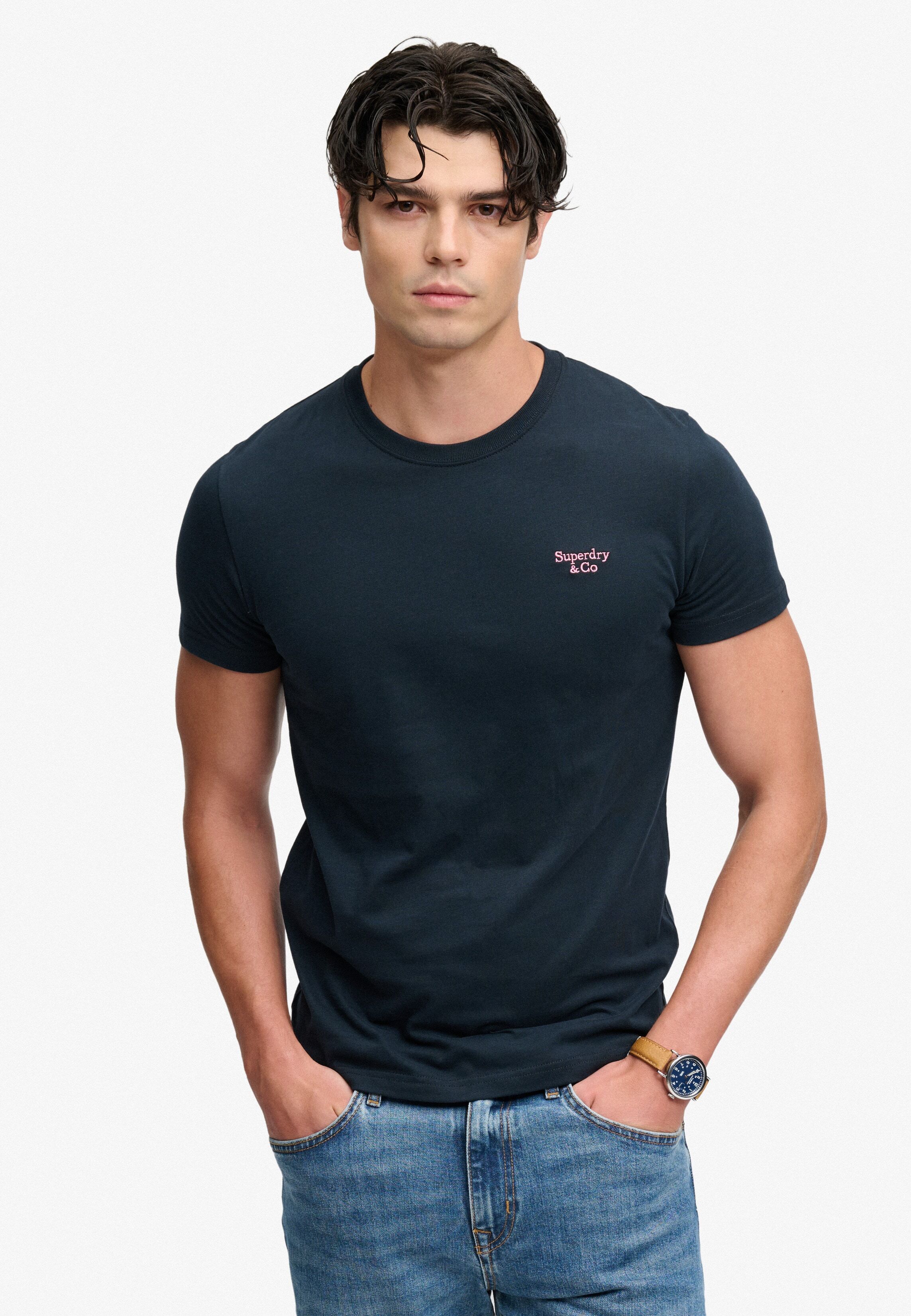 Rundhalsshirt SUPERDRY "ESSENTIAL SERIF LOGO EMB TEE", Herren, Gr. 3XL, eclipse navy, pink, Single Jersey, Obermaterial: 100% Baumwolle, bedruckt, regular fit normal, Rundhals, Shirts Rundhalsshirt, Baumwolle, regular fit