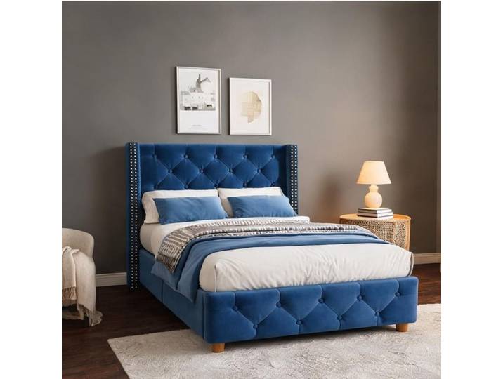 Lit capitonné en velours soft blue 90×200 cm avec sommier chevets à boutons et clous
