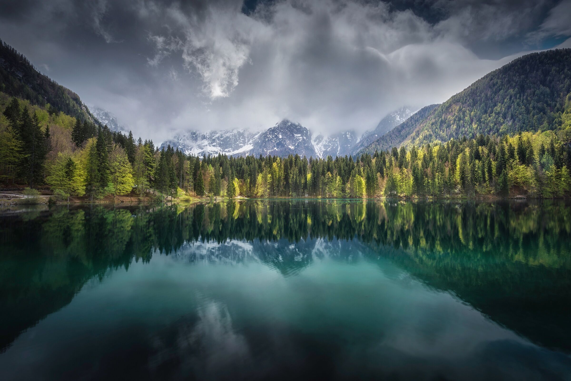 Fototapete PAPERMOON "Photo-Art CLARA GAMITO, BERGSEE AN BEWÖLKTEM TAG", bunt, B:2,5m L:1,86m, Vlies, Tapeten, Fototapete bunt B/L: 2,5m x 1,86m, Bahnen: 5 Stk.