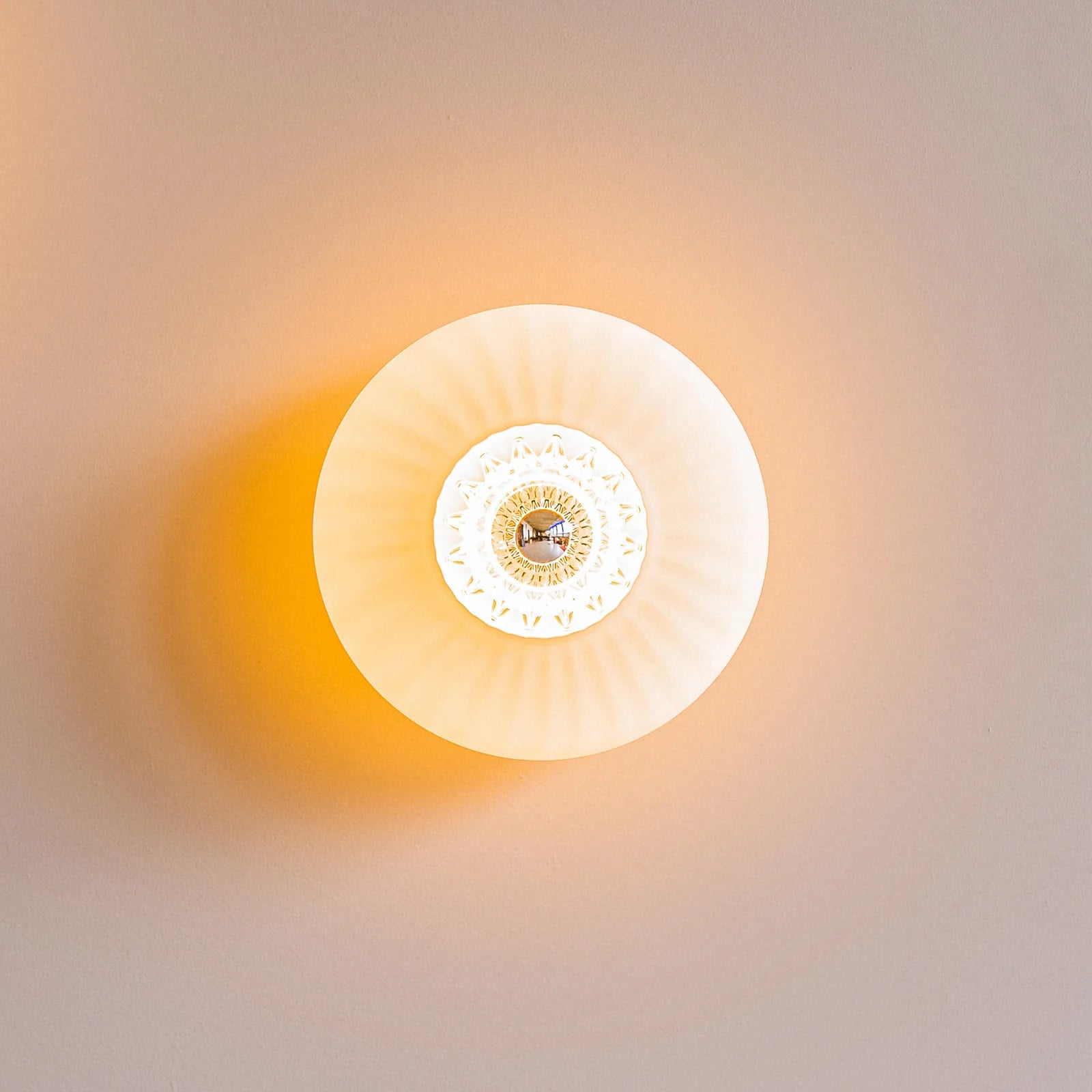 DESIGN BY US New Wave Optic XL wandlamp, opaalwit, glas