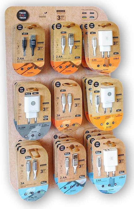 Techonetech display mit 27 Kabeln und Ladegeräten für Smartphones -- assorted units