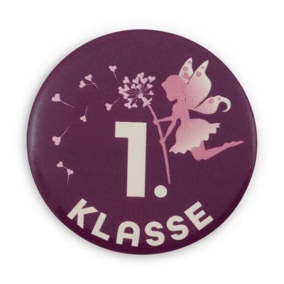 Button 4cm, Fee