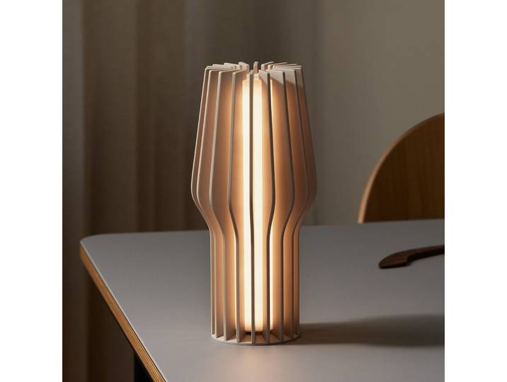 Radiant Portable Tischlampe 25cm Beige - PLEASE WAIT to be SEATED - Wohnzimmer - Modern - Kunststoff - Einflammig