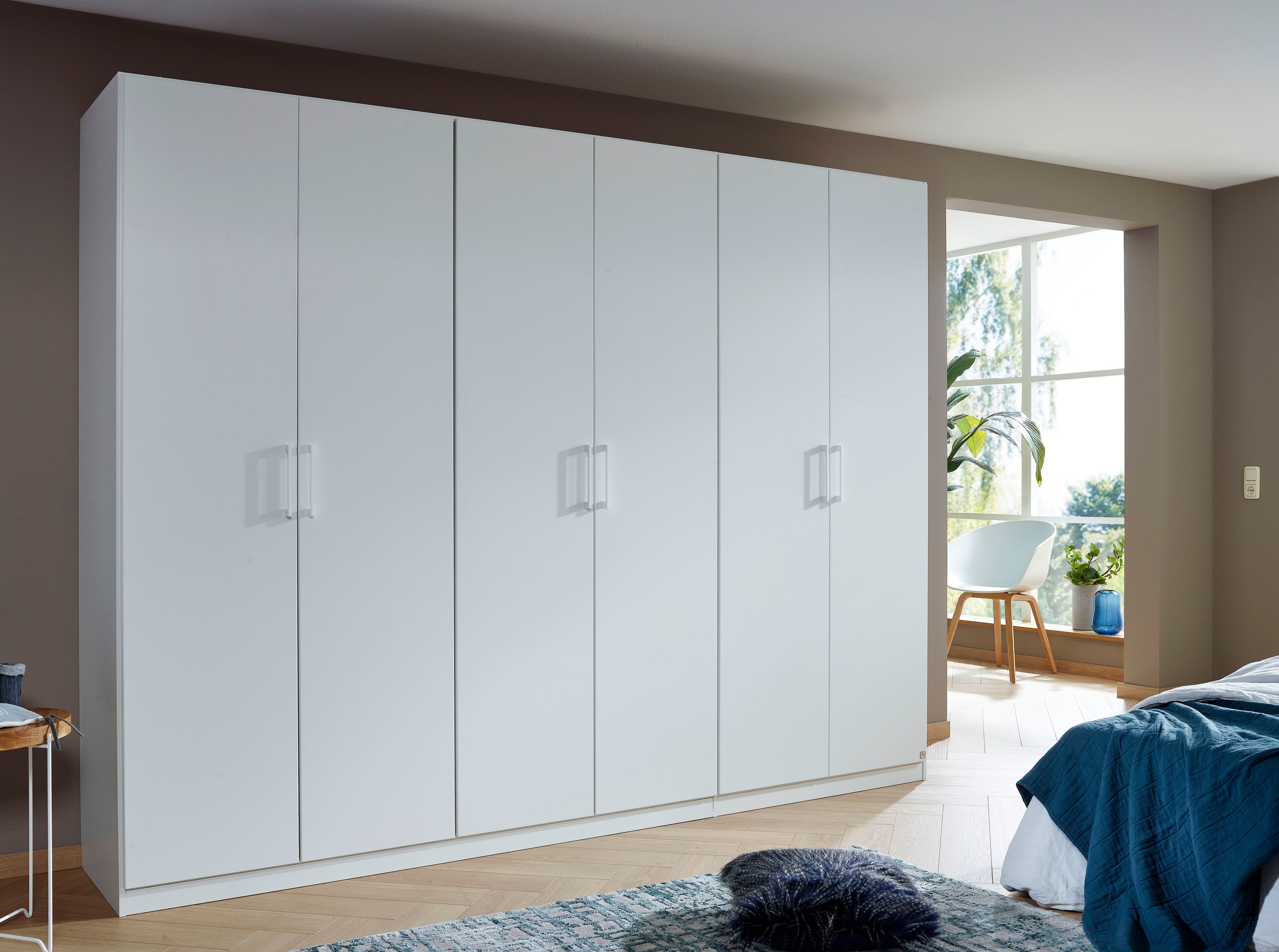 Kleiderschrank RAUCH "Schrank Mehrzweckschrank Garderobenschrank Schlafzimmer Möbel THOR", alpinweiß, B:271cm H:210cm T:54cm, Holzwerkstoff, Schränke, Kleiderschrank, mit farblich passenden, modernen Metallgriffen MADE IN GERMANY
