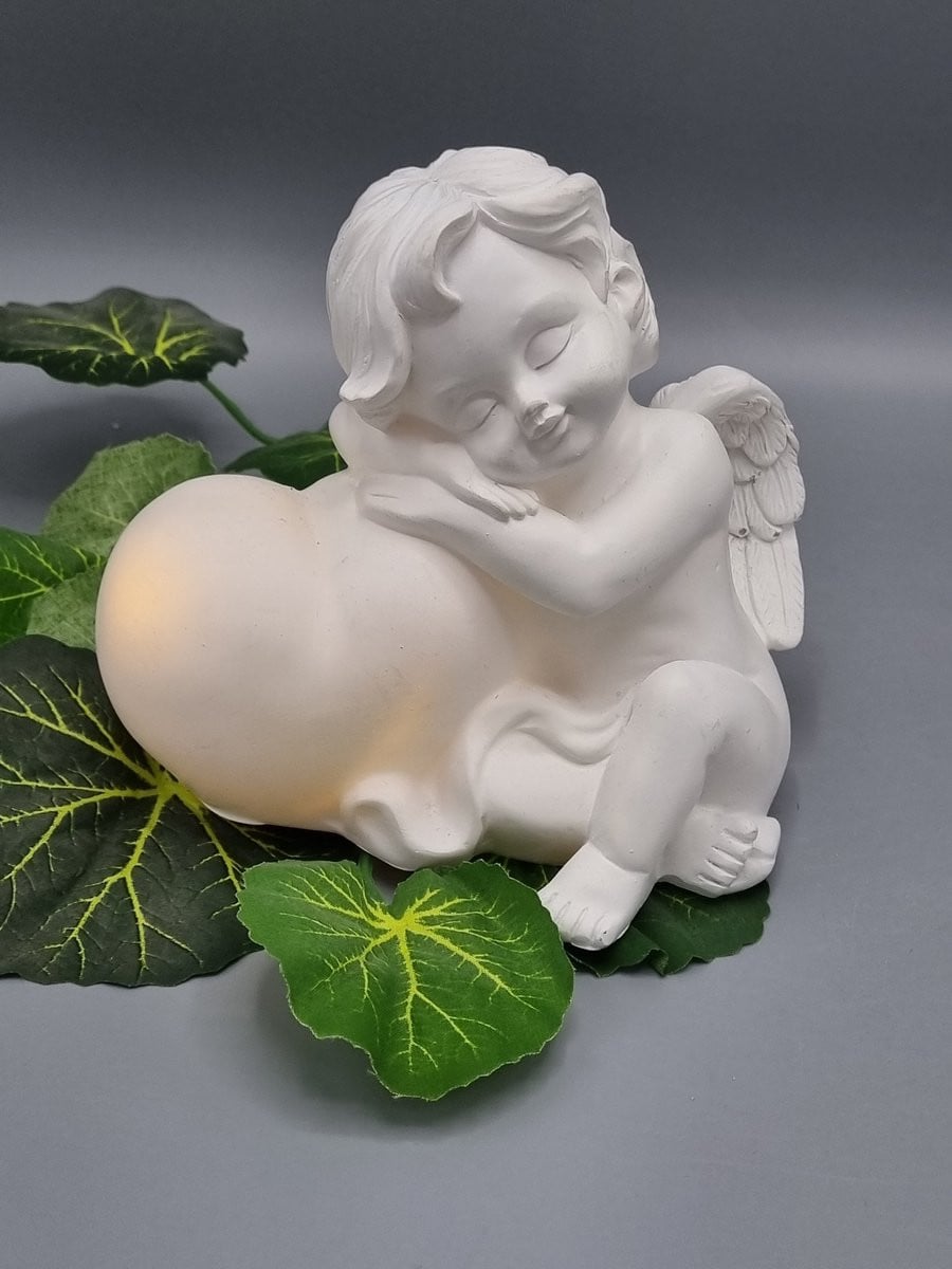 Engel met hart zittend LED grafdecoratie beeld van polystone