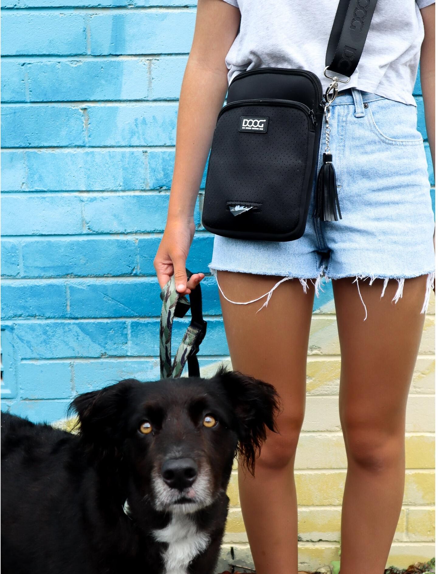 Umhängetasche DOOG "Walkie", schwarz, B:18cm T:3cm, Taschen, Umhängetasche schwarz B/H/T: 18cm x 3cm