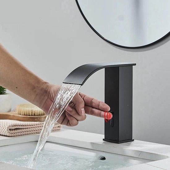 Famanu badkamerkraan met sensor - Automatische watervaluitloop - Zwart