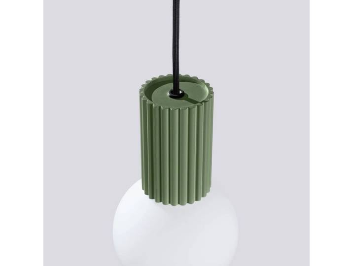 Suspension moderne verte avec sphère en verre