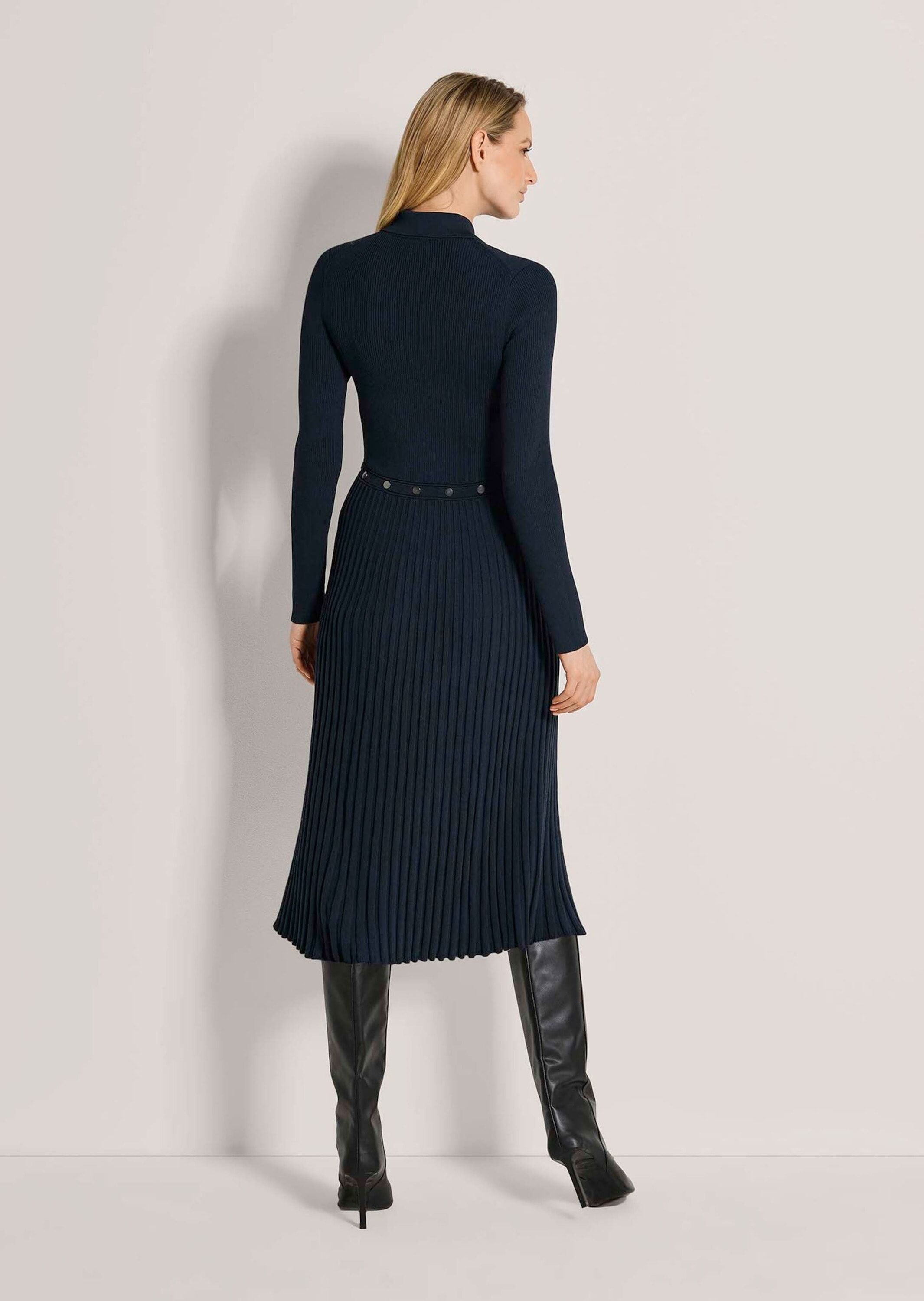 Strickkleid MADELEINE "Kleid Strickkleid mit Plissee & Taillenband", Damen, Gr. 44, N-Gr, blau (marine), Modern, skinny fit, Kleider Strickkleid