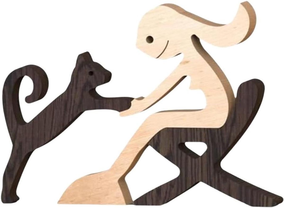 Handgesneden uniek houten familiebeeld voor op tafel