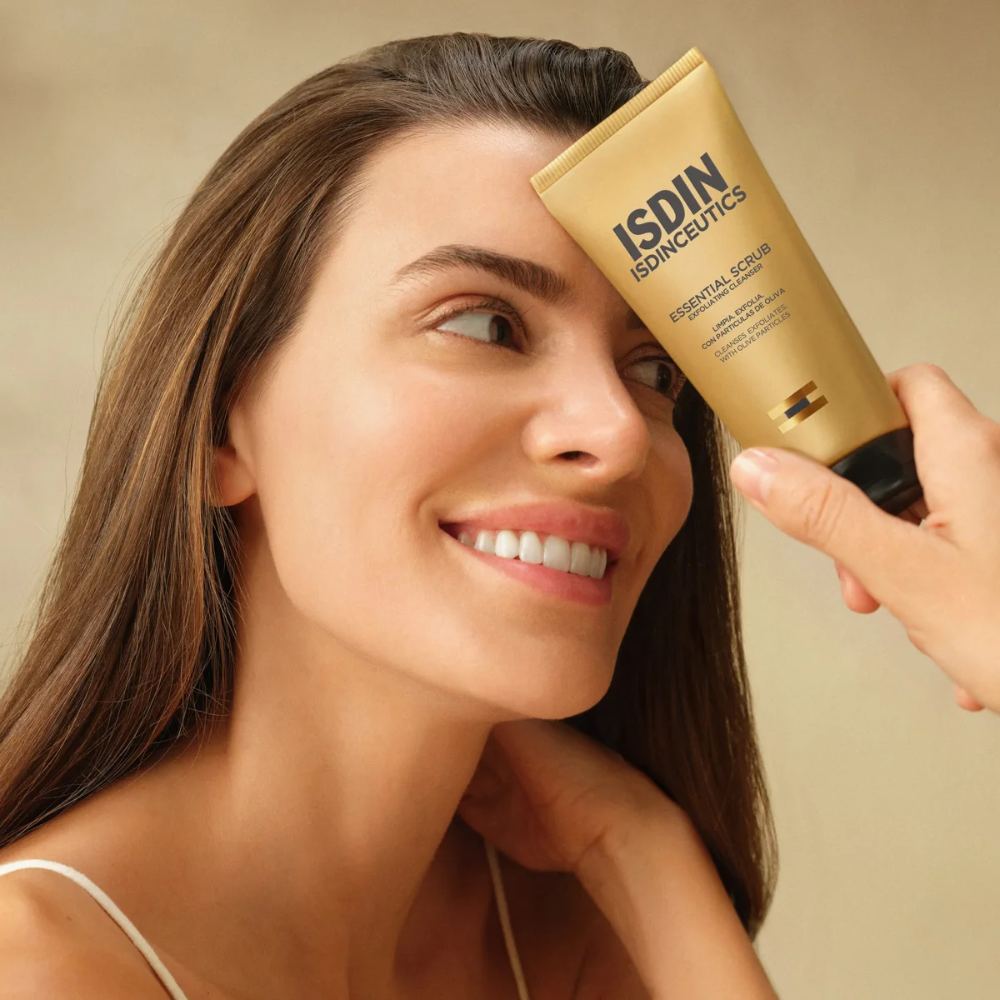 Isdinceutics Essential Scrub Exfoliating Cleanser 100mL