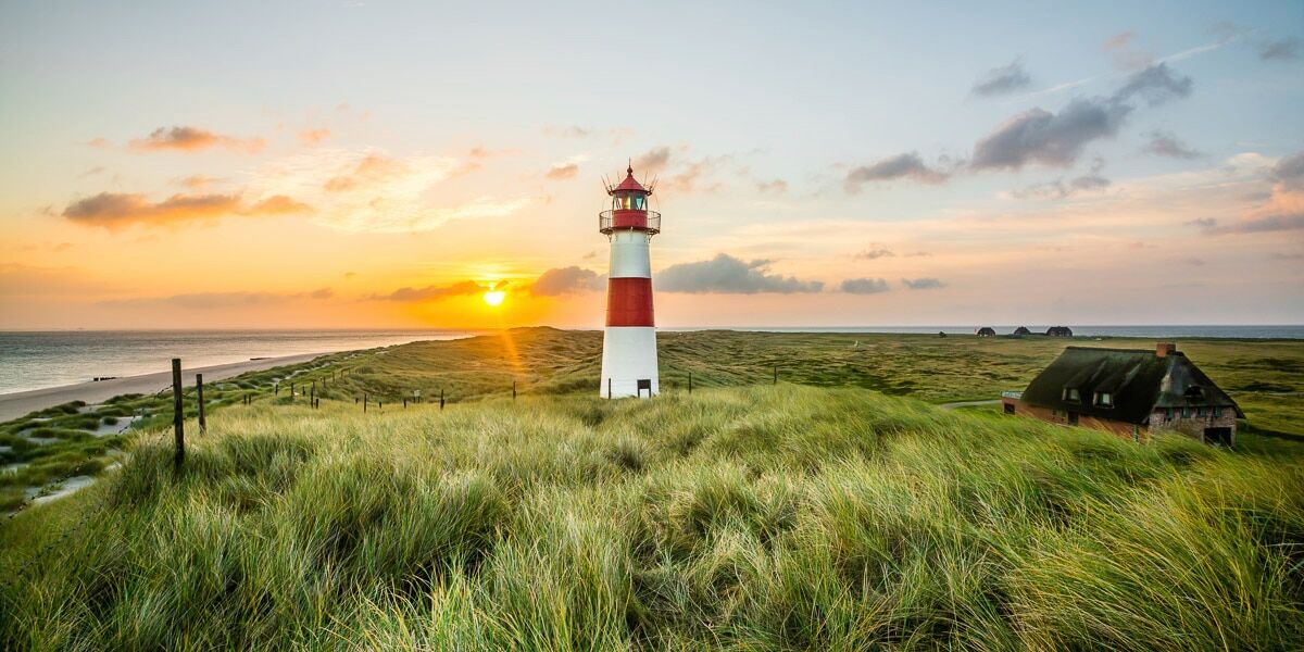 Fototapete PAPERMOON "Leuchtturm am Strand", bunt, B:3m L:2,23m, Vlies, Tapeten, Fototapete