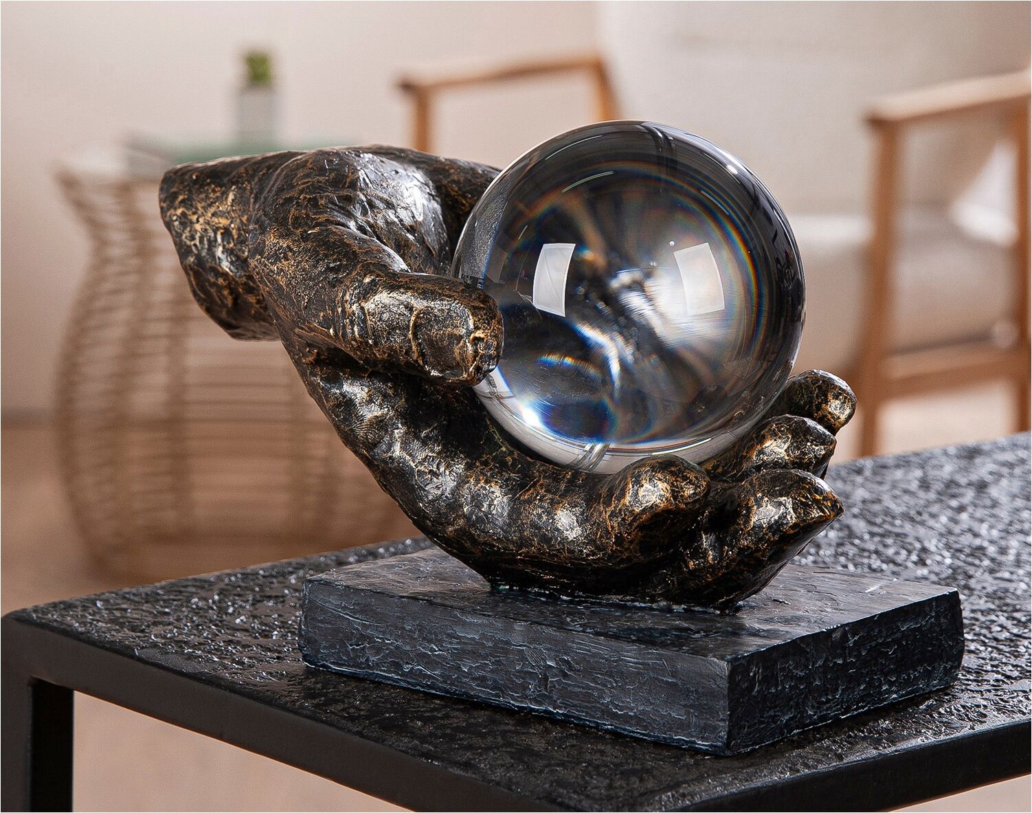 Skulptur GILDE "Skulptur Hand; Kugel Erkenntnis bronzefarben", braun (bronzefarben, schwarz), B:22cm H:13cm T:12cm, Kunstharz, Dekofiguren, Skulptur, Erkenntnis Weisheit Lebensweg Philosophie Inspiration bronzefarben, schwarz B/H/T: 22cm x 13cm x 12cm