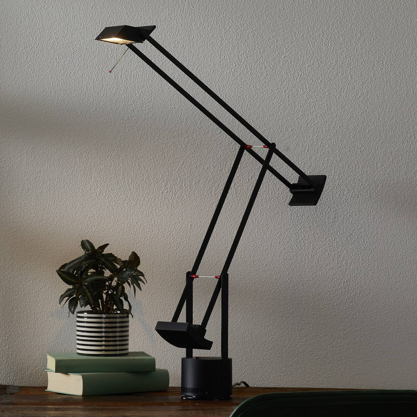 Artemide Tischleuchtelampe Tizio 35, schwarz, für Arbeitszimmer / Büro, Aluminium, Design