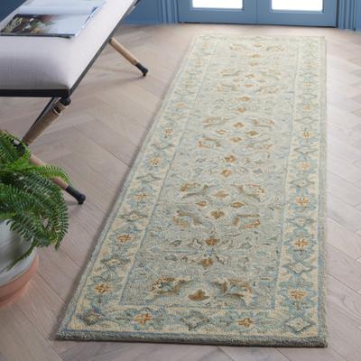 SAFAVIEH Handmade Heritage Kirilka Traditional Wool Rug