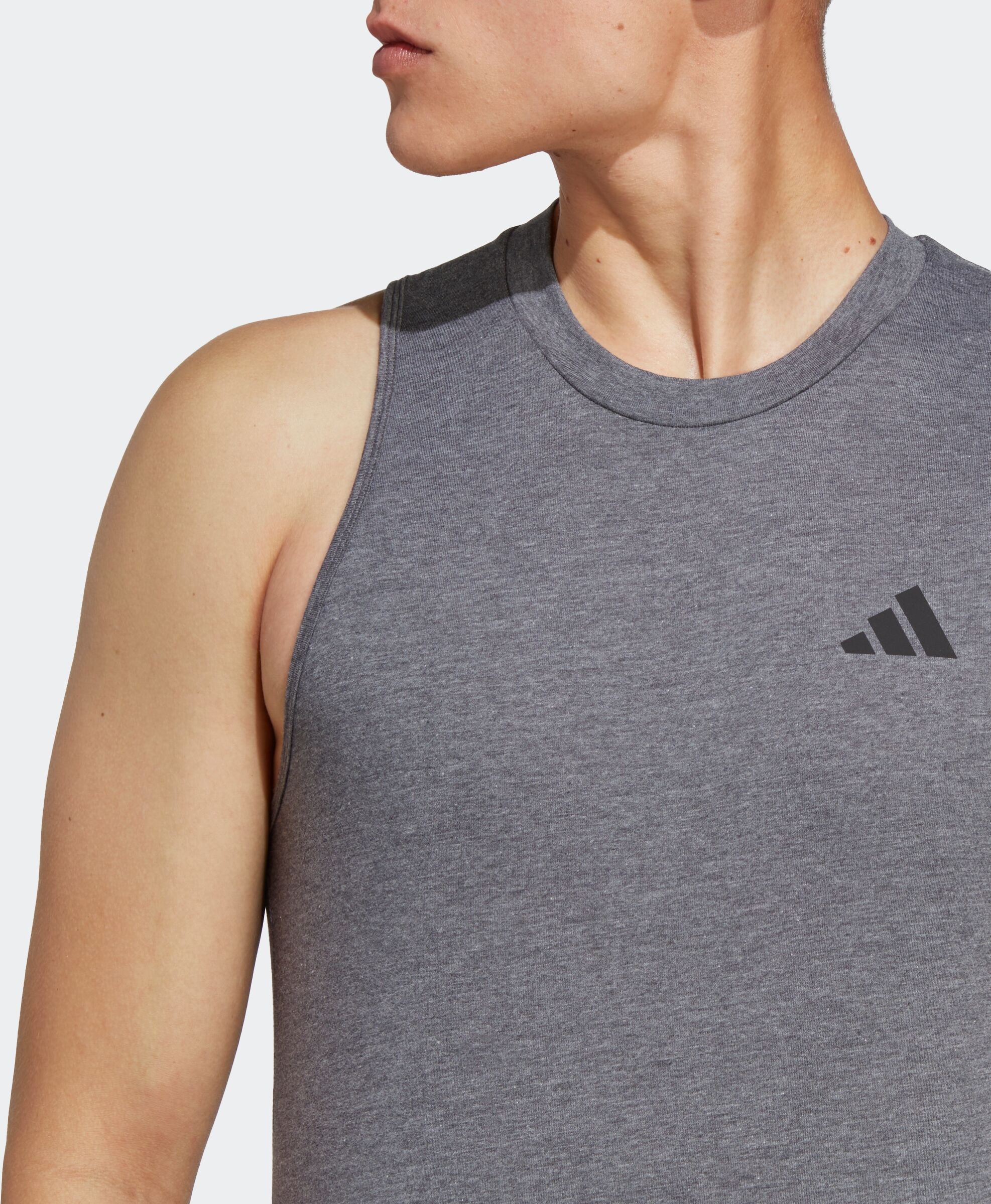 Tanktop ADIDAS PERFORMANCE "TRAIN ESSENTIALS FEELREADY TRAINING SLEEVELESS", Herren, Gr. XL, schwarz-weiss (dunkelgrau heather, weiß, schwarz), Single Jersey, Obermaterial: 70% Polyester, 30% Baumwolle, clean, tiefer Rundhals, Tops Tanktop dunkelgrau heat