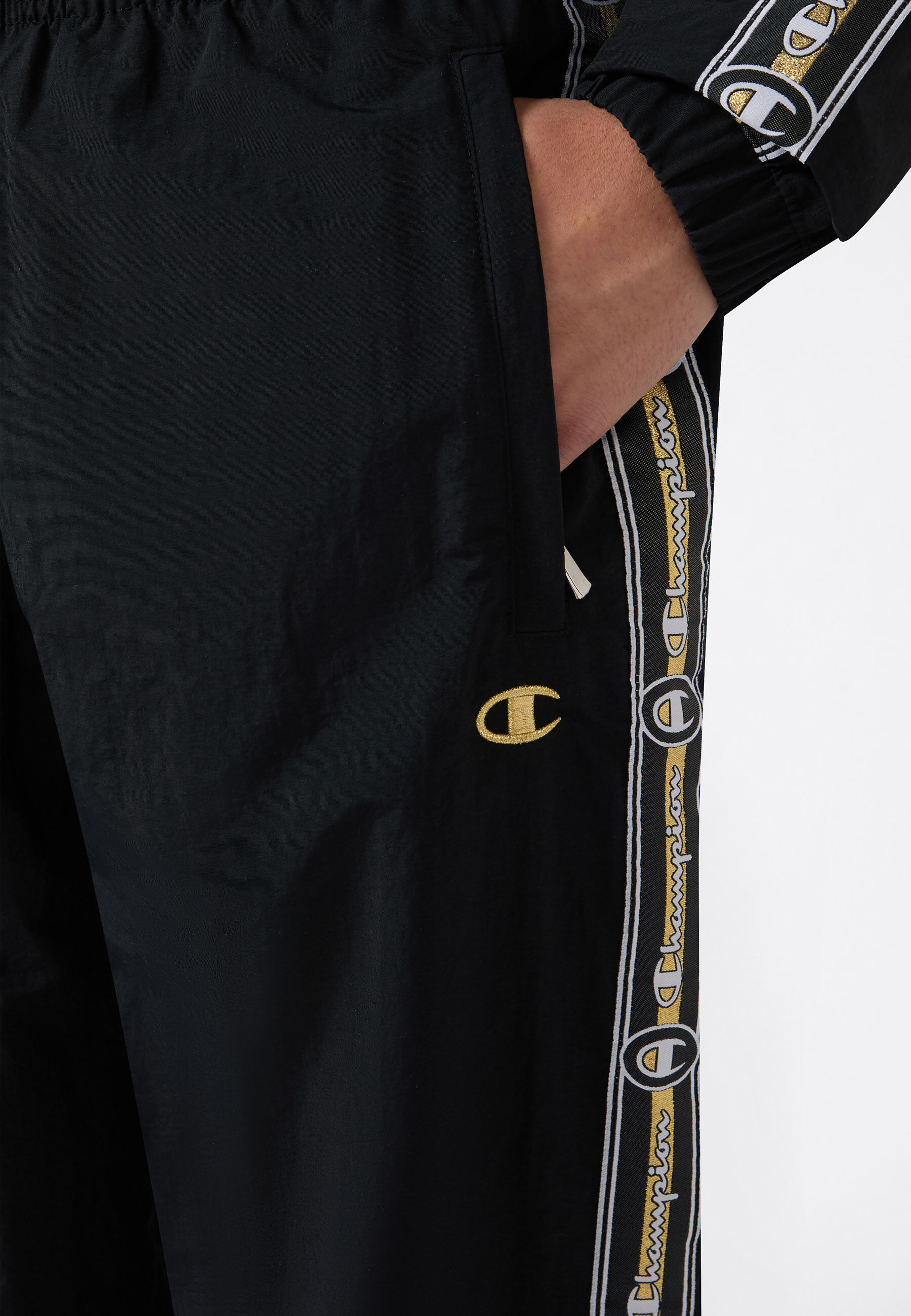 Trainingshose CHAMPION "SPORTWEAR OPEN HEM PANTS Loose Fit Nylon", Herren, Gr. L, N-Gr, nbk, Obermaterial: 100% Polyamid, Hosen Trainingshose, mit sportlicher Optik, aus Polyamid nbk L, N-Gr