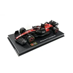 Bburago 18-38086 - Modellauto - F1 Alfa Romeo C43 #77 Bottas (mit Helm, Maßstab 1:43)