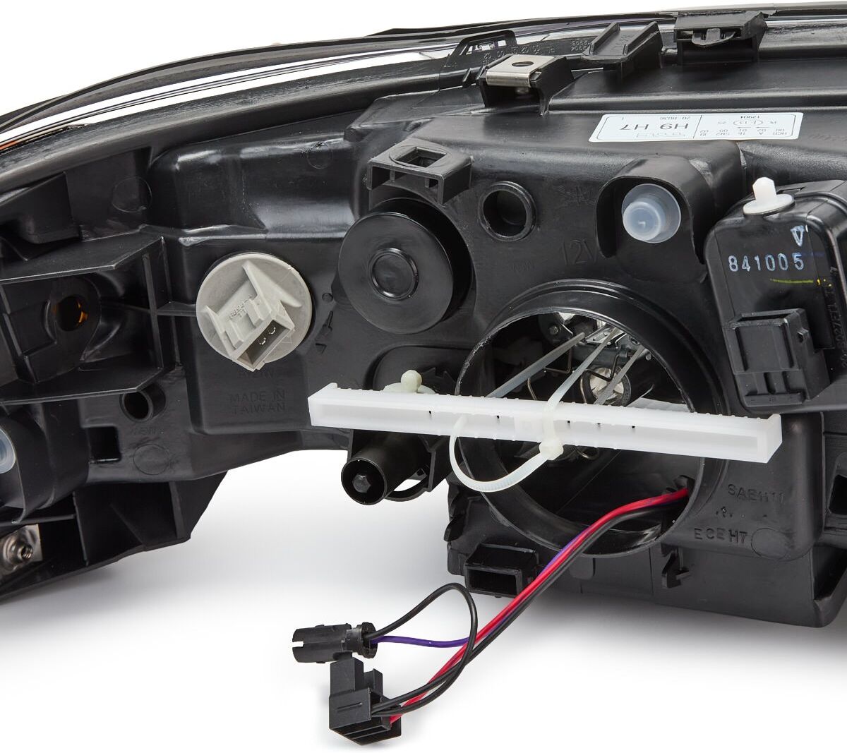 TYC 20-11036-26-2 Headlight