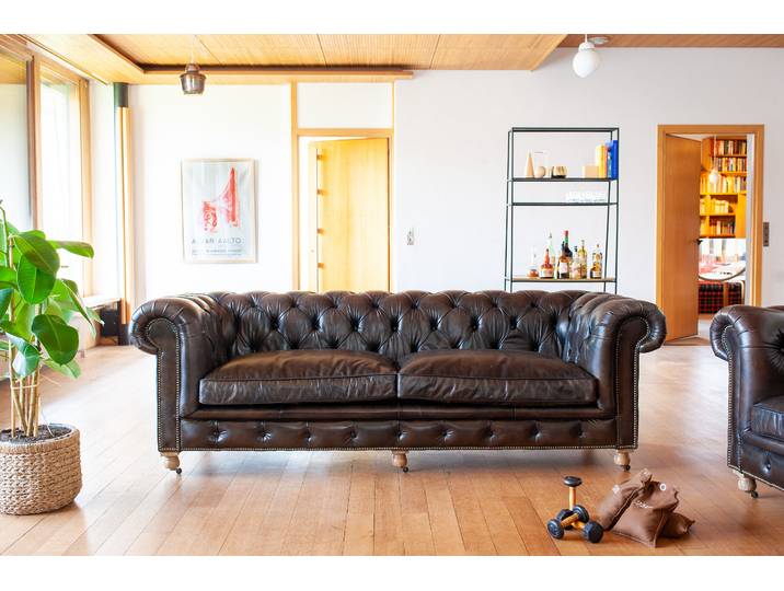 Grand canapé Chesterfield cuir Jahn