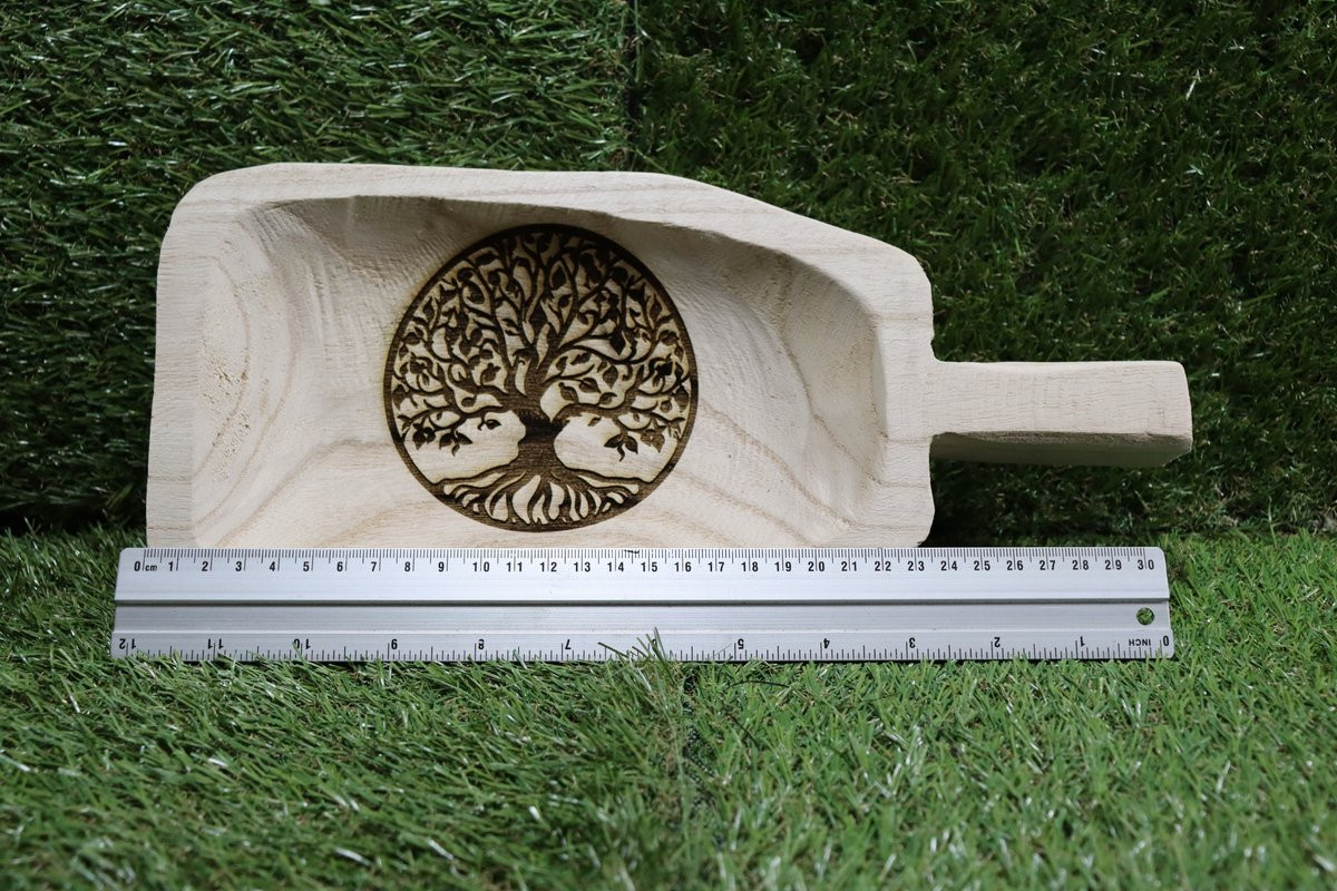 Houten serveerschaal met handvat en Tree of Life lasergravering van 3D with benefits