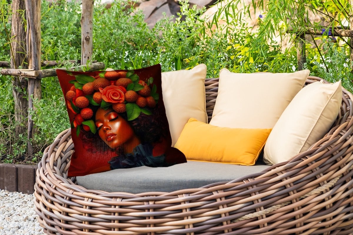 PillowMonkey Buitenkussen Weerbestendig Vrouw Lychee Exotisch 50 x 50 cm