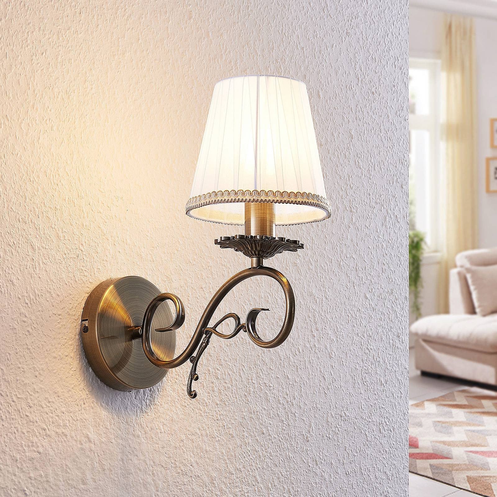 Lindby Wandlamp Finnick, dimbaar, brons / oud-messing met textiel, voor woon- of eetkamer
