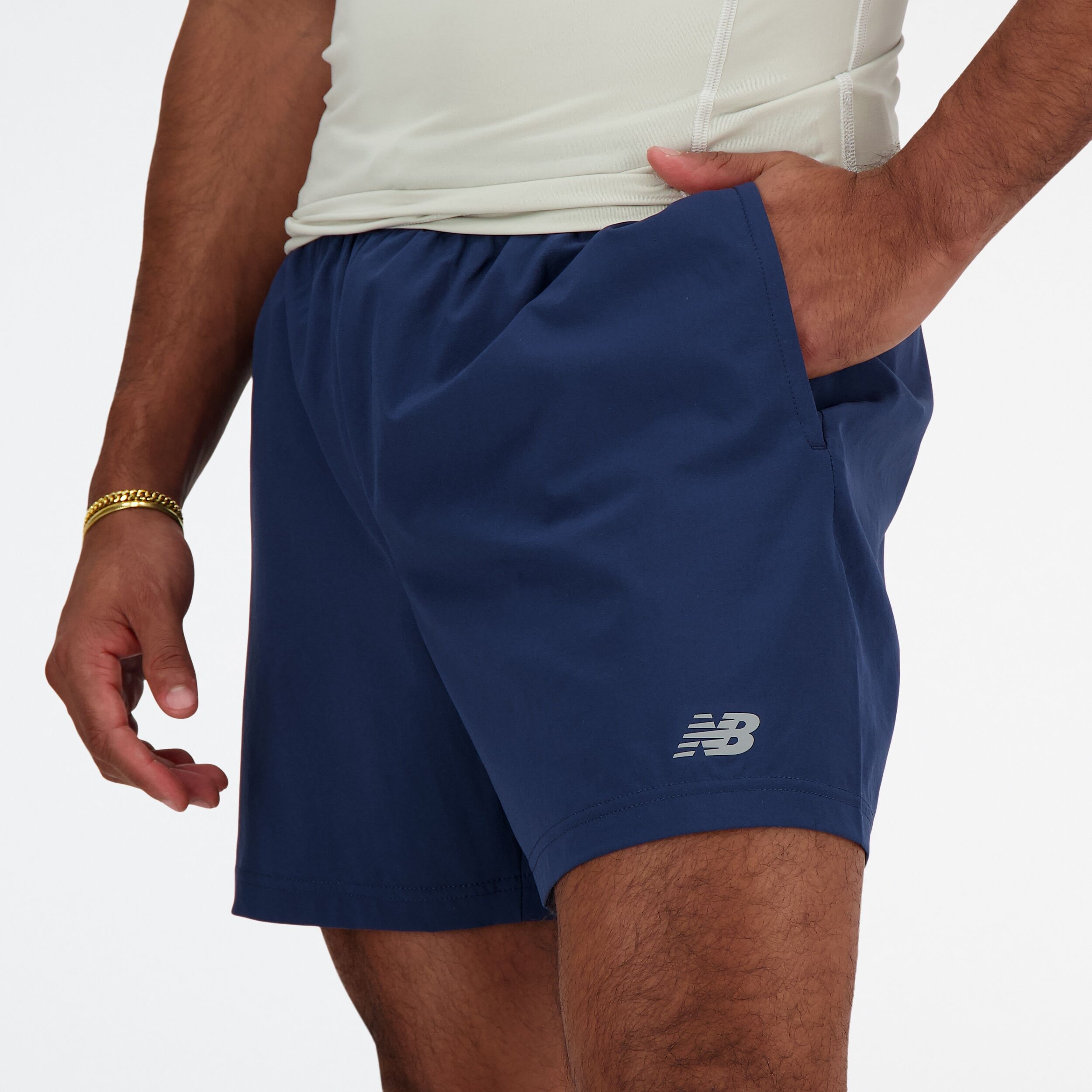 Laufshorts NEW BALANCE "SPORT ESSENTIAL SHORT 5", Herren, Gr. S, N-Gr, blau (nb navy), Obermaterial: 100% Polyester, Hosen Laufshorts, für Laufen und Fitness, in sportlichem Stil, feuchtigkeitsabweisend nb navy S, N-Gr