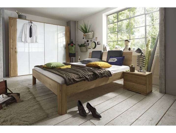 Komplettes Schlafzimmer aus Massivholz mit Baumkante – 3%-Vorkasse-Rabatt